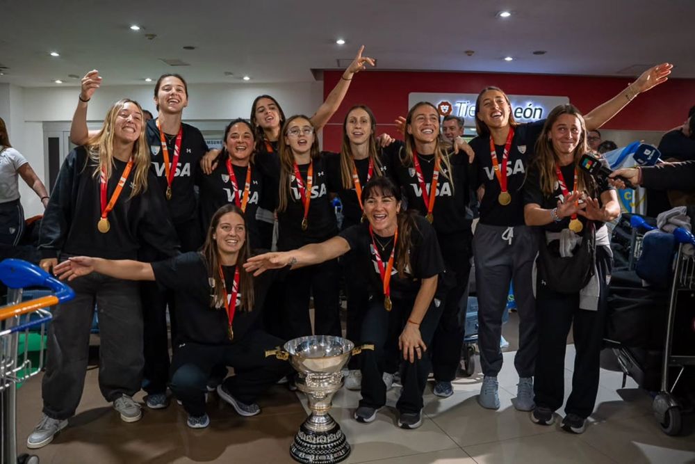 Fiesta en Ezeiza: la vuelta de Las Leonas tras el campeonato mundial