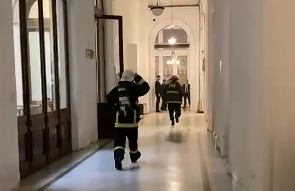 El cortocircuito en una de las cocinas del primer piso de la Casa Rosada causó un principio de incendio, que fue controlado rápidamente por los bomberos.