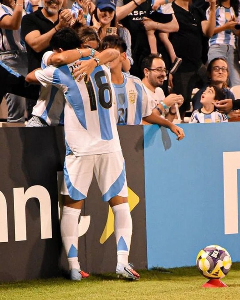 Jainikoski celebró junto a su familia un nuevo triunfo mundialista