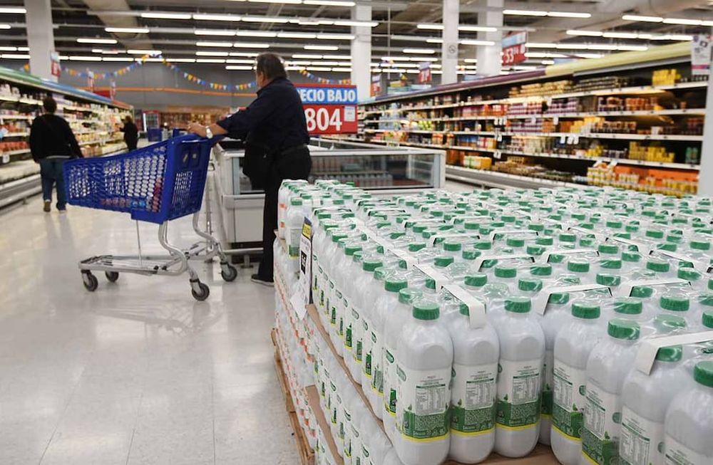 Frente al aumento en el precio de los alimentos, la demanda de los productos lácteos cayó 7,5% en los supermercados. Foto: José Gutiérrez / Los Andes