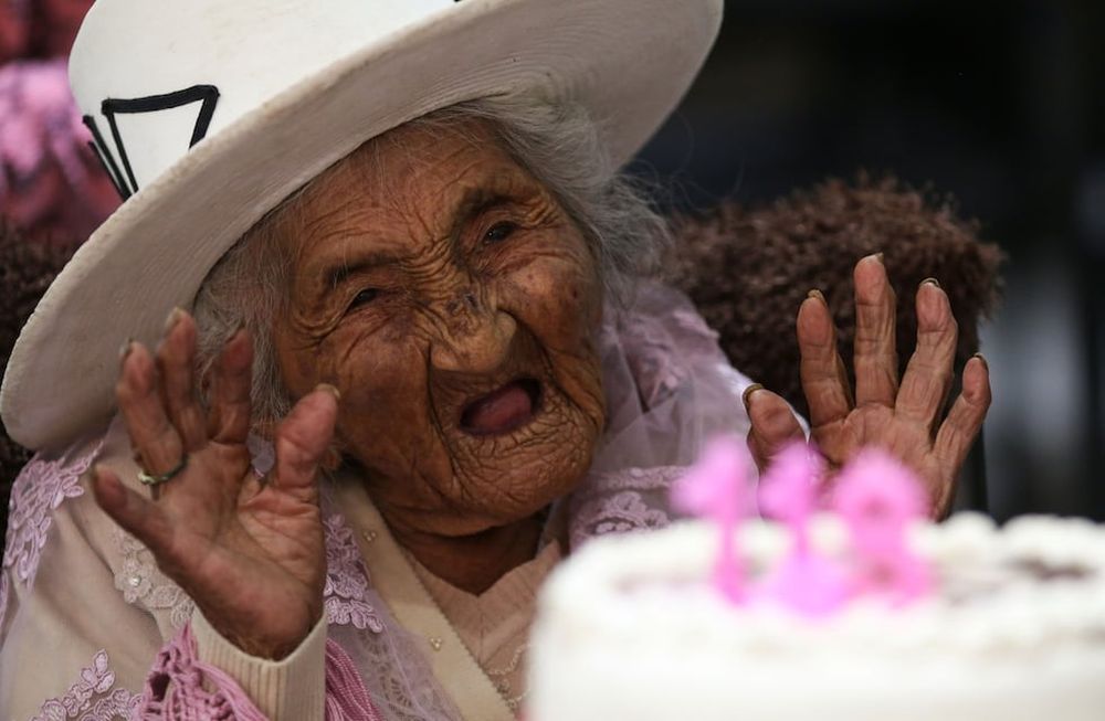 La mujer más longeva de Bolivia cumplió 118 años y lo celebró tocando el charango