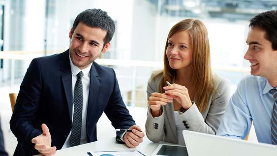 Horóscopo: los tres signos más hábiles para los negocios