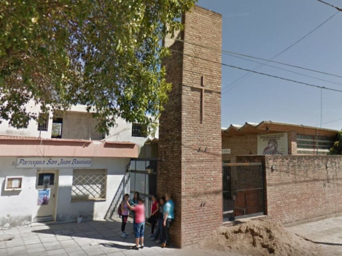 Delincuentes se robaron los sanitarios de una capilla durante la misa.