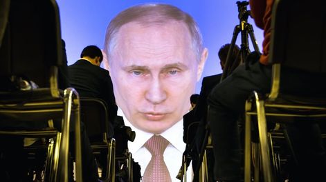 Mientras Putin ejecuta un crimen en masa, hay quienes justifican al violador hablando del escote de la víctima.