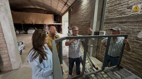 Victoria Villarruel recorrió el establecimiento de Testa Desarrollos Agrícolas, para conocer de cerca el trabajo y el desarrollo del sector