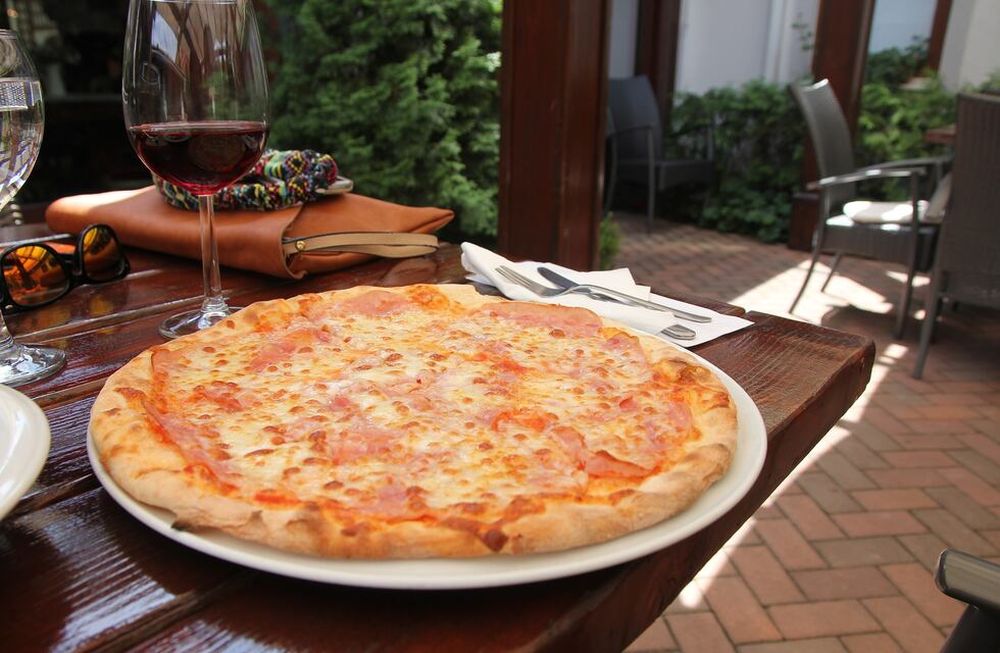 El vino y la pizza: dos patrimonios que la humanidad adora maridar
