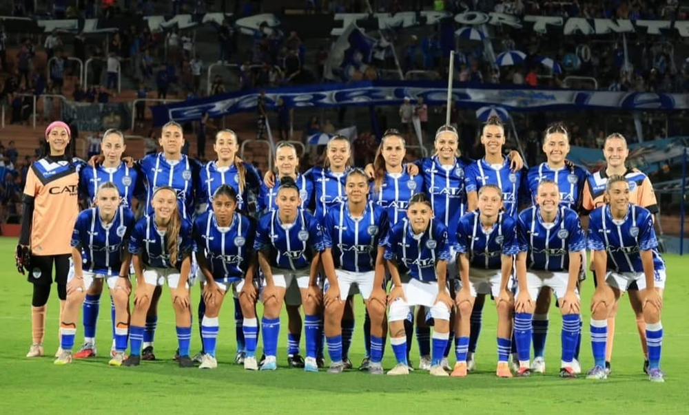 El plantel femenino de Godoy Cruz, campeón del torneo Clausura de la Liga Mendocina 2025.