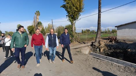 Sergio Marinelli, Marcelino Iglesias, Marcos Calvente y Mauricio Pinti Clop recorrieron los avances de las obras hídricas inéditas que encaran junto a los vecinos en la zona rural de Guaymallén y la Inspección Corralitos.