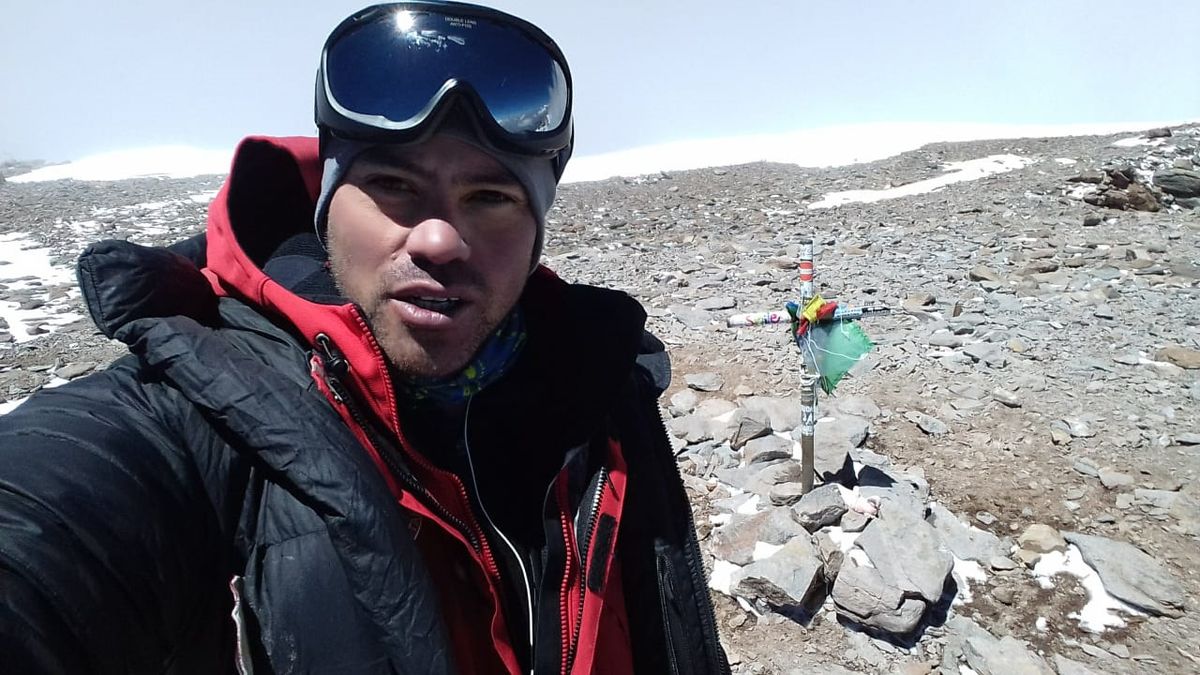 Oscar "Tato" Mayorga, el policía con 46 ascensos al Aconcagua que lleva 20 años salvando vidas en la montaña