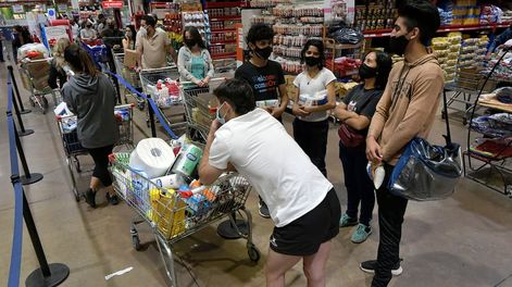 Los Andes | El Gobierno nacional oficializó este miércoles el congelamiento de precios de 1.432 productos de consumo masivo hasta el 7 de enero, pese a la falta de acuerdo con el sector empresario y productor. Foto: Orlando Pelichotti