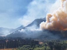 El incendio en Puerto Patriada está contenido en un 85%, pero persiste actividad en sectores críticos. El incendio en Puerto Patriada está contenido en un 85%, pero persiste actividad en sectores críticos.