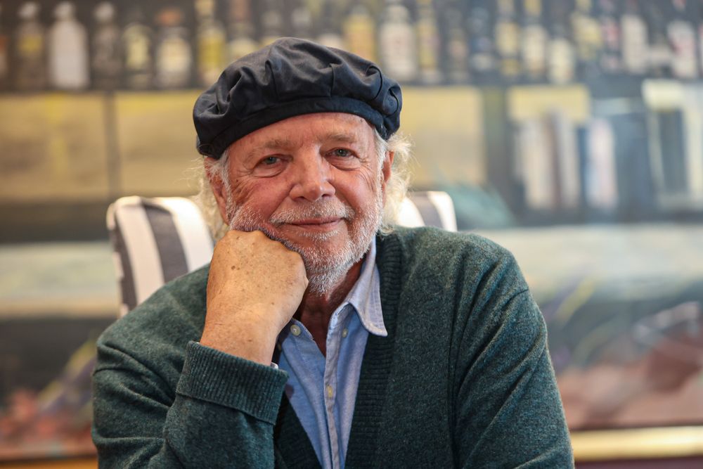 Francis Mallmann creó en 1884 una propuesta que une cocina de autor y tradición mendocina en un entorno histórico.