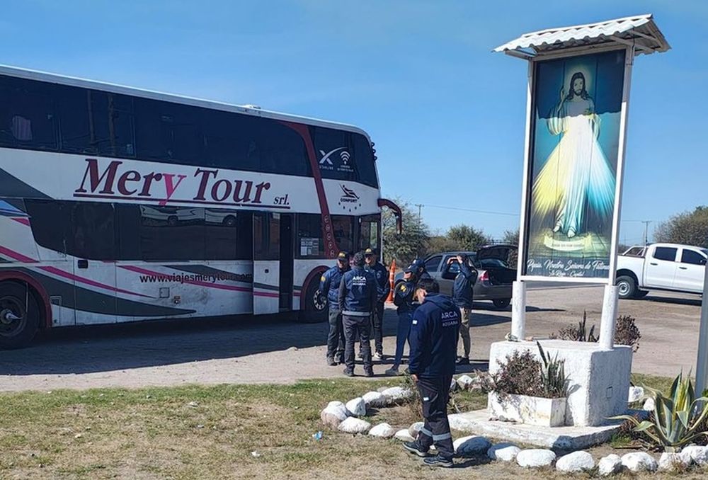 Incautaron $143 millones de mercadería de contrabando que viajaba hacia Mendoza en un micro de turistas