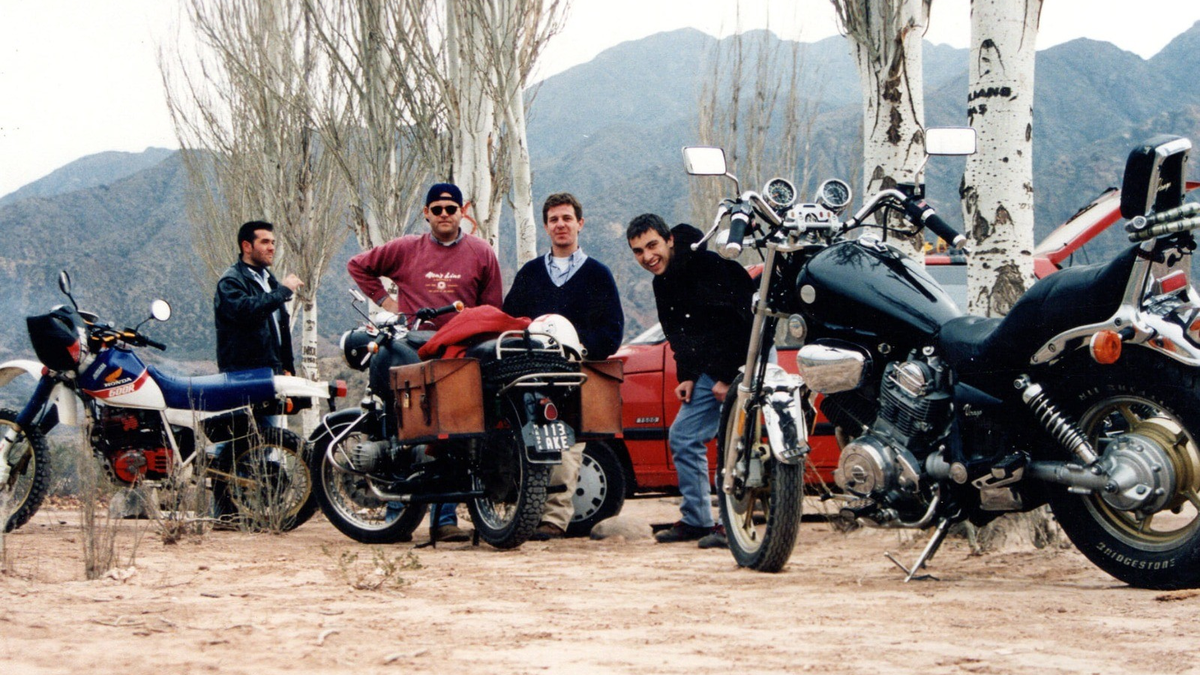 Cuatro amigos, en la primavera de 1995