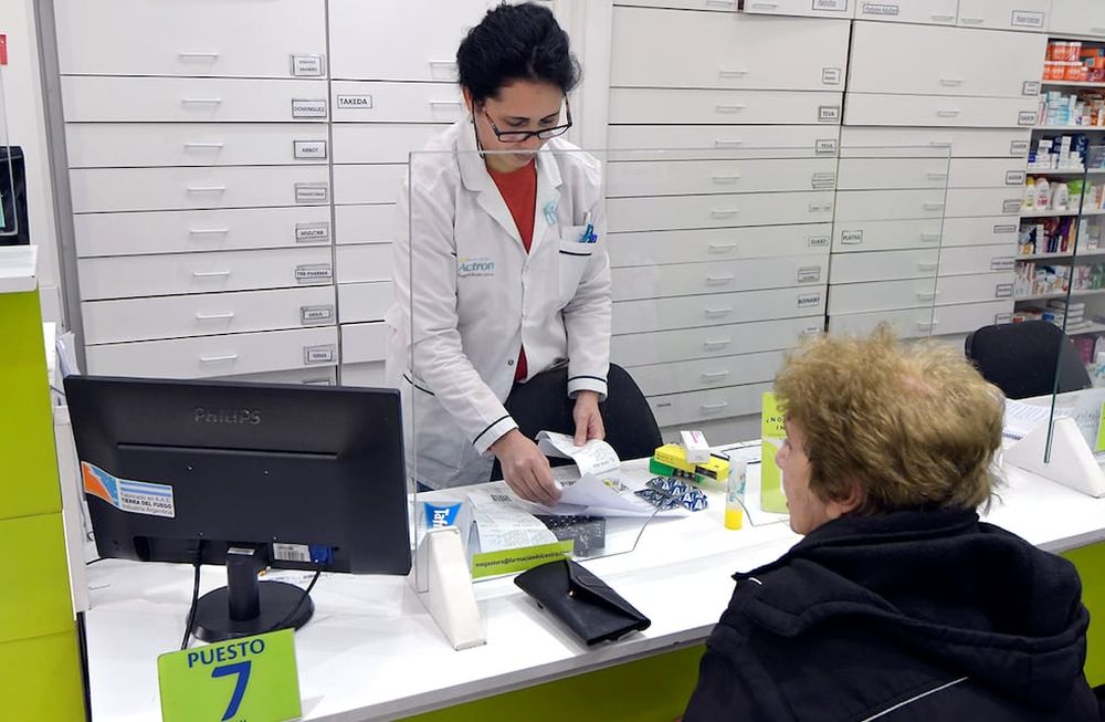 Los afiliados a Pami en su mayoría jubilados están teniendo problemas para acceder a su medicación en la farmacias. Un cambio en el sistema que la obra social usa para validar las recetas está generando problemas y demoras en las entregas. Foto Archivo Los Andes