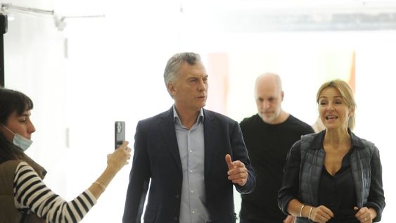 uenos Aires - Recorrida del Jefe de Gobierno porteño Horacio Rodríguez Larreta junto a Mauricio Macri recorren escuela en Pompeya. Foto:  Clarín