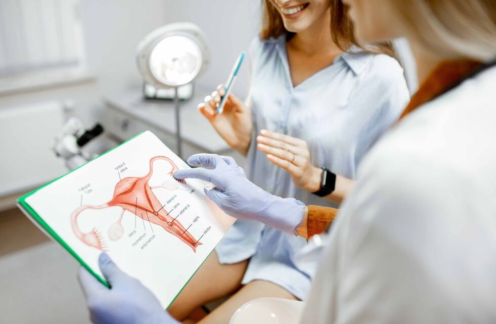 Con los años, las células madre de los ovarios que van a dar origen a los óvulos maduros -ovogonia- pierden su vitalidad. Es entonces cuando los estudios postulan que podría ejercer sus efectos el plasma rico en plaquetas, activando estas ovogonias.