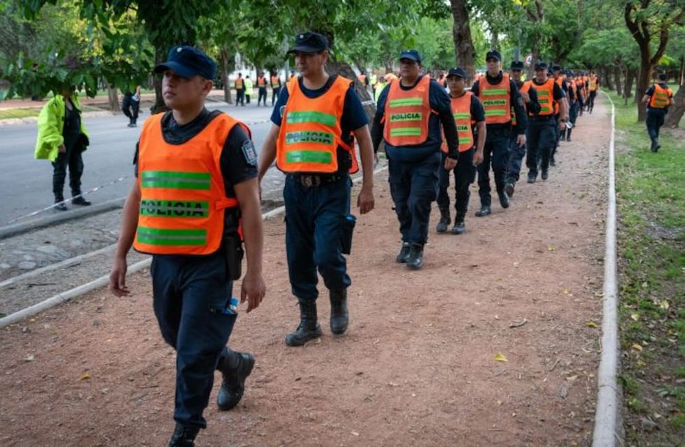 Efectivos policiales en la calle. Archivo Los Andes
