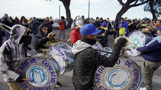 Asamblea del sindicato del comercio en Parque Norte. - Foto Clarín