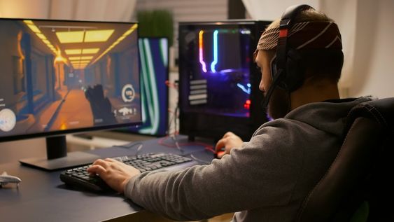Becas para comercio, marketing, diseño de video juegos y más: ¿cómo hacer que te financien la carrear y conseguir empleo?