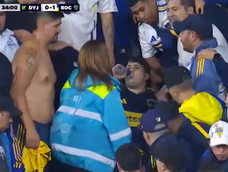 Un hincha de Boca Juniors resultó herido tras ceder un paravalancha en Varela. Un hincha de Boca Juniors resultó herido tras ceder un paravalancha en Varela.