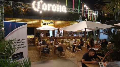 Los Andes | Mendocinos celebraron el amor junto a Los Andes Pass en Luppolo Corona ubicado en el Mendoza Plaza ShoppingFoto: José Gutierrez / Los Andes