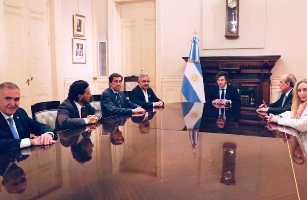 El Gobierno envió este año 73% menos de aportes del tesoro a gobernadores y tensa las negociaciones por el Presupuesto 2025. Foto: X / @GuillermoFrancos