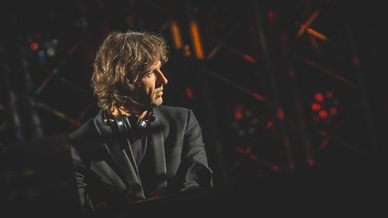 El dj Hernán Cattáneo y su documental Connected!, ya están en Netflix.