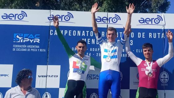 El bonaerense, Sergio Fredes (La Plata), que se coronó campeón en elite. El podio lo compartió con Juan Pablo Dotti y sanjuanino Leandro Cobarrubia.