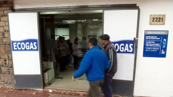 Inmersos en las consecuencias de la refinanciación con el FMI venimos leyendo y oyendo que los servicios públicos (electricidad, gas, ¿agua/cloacas, teléfono? etc.) tendrán un incremento porcentual entre 20 a 50%.  / Foto: Igancio Blanco / Los Andes