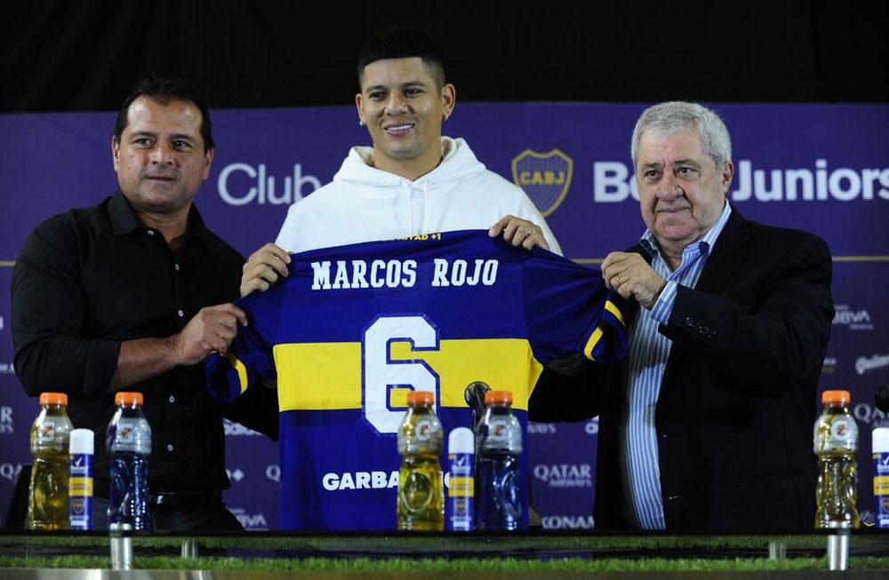 Marcelo Delgado, Marcos Rojo y Jorge Amela durante la presentación del ex Manchester United. / Clarín