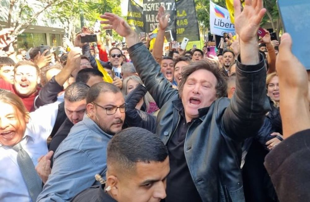 Milei, entre la política y la antipolítica . Sus votantes, entre la bronca y la esperanza.