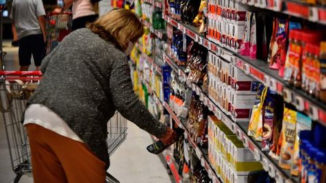 Pese a los congelamientos, los precios de los alimentos y bebidas aumentaron 2,5% el mes pasado.