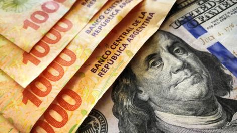 Bancos extranjeros de inversión esperan que haya una devaluación del peso argentino frente al dólar a fin de año.