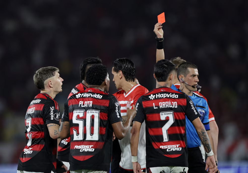 Andrés Rojas mostró la roja, pero CONMEBOL la anuló