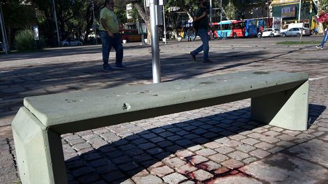 Los Andes | Caso Juan GarcíaEl asesinato se produjo cerca de las 1.05 en un banco de la Alameda, cerca de San Martín y Córdoba y la victima resultó ser Juan García, un hombre de 51 años domiciliado en el barrio Andino del complejo La Favorita de Ciudad, en tanto que