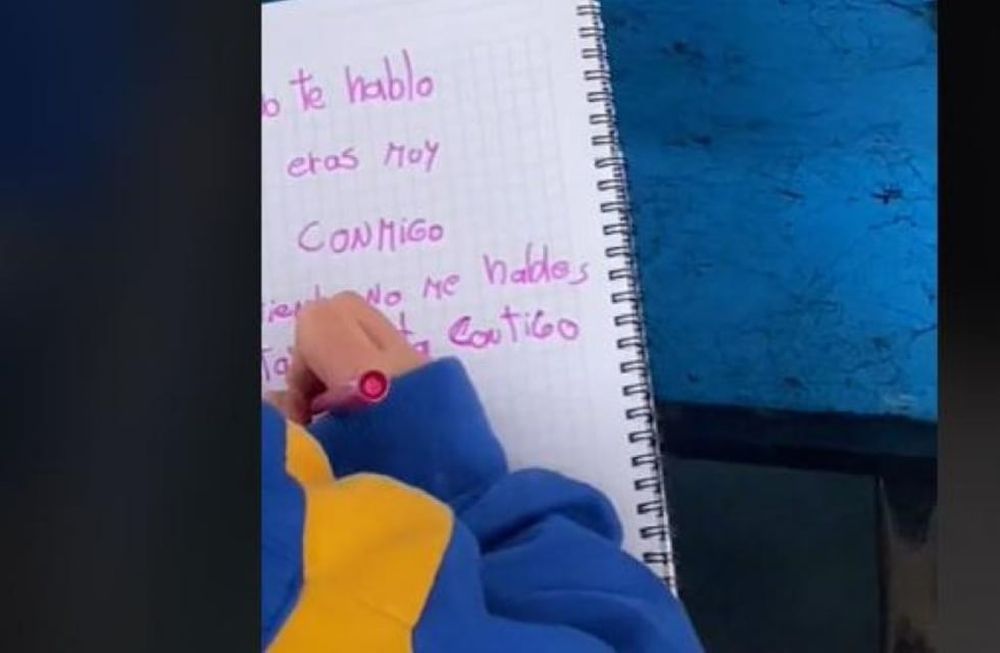 La niña expresaba su molestia en público pero a través de una carta.