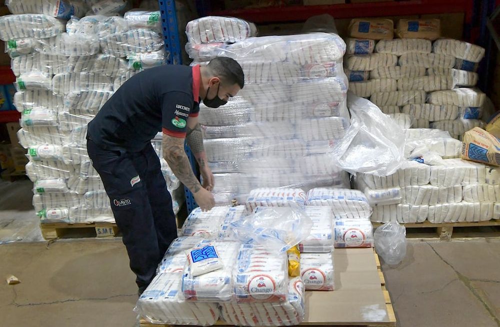 En algunos supermercados no hay ninguna marca de azúcar común que se pueda comprar, mientras en otros, la oferta es mínima.  IMAGEN ILUSTRATIVA - Foto: Orlando Pelichotti