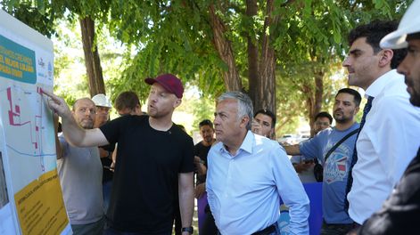 Alfredo Cornejo y Esteban Allasino recorrieron una obra y firmaron un convenio en Luján. Foto: Gobierno de Mendoza.