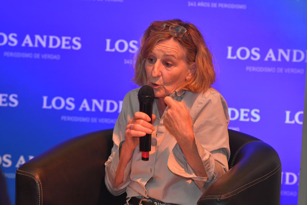 María Teresa Brachetta fue una de las presentadoras del nuevo libro de la reconocida historiadora Beatriz Bragoni en el edificio de Diario Los Andes.