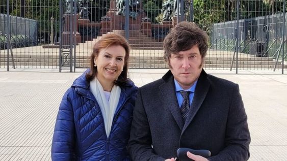 Diana Mondino, junto a Javier Milei.
