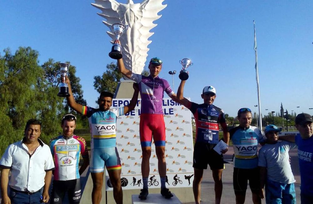 Ciclismo: Martínez emocionó a todos