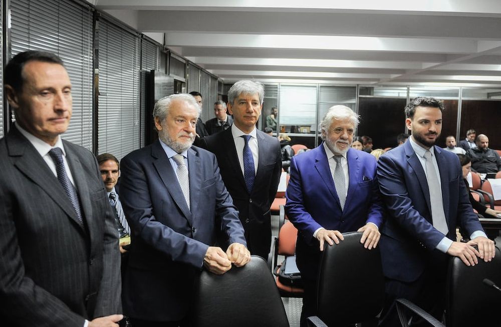 Walter bento Juez de Mendoza y su abogado Mariano Fragueiro Frías  durante el juicio en el Consejo de la Magistratura de la ciudad de Buenos Aires Argentina. / Foto: Federico López Claro