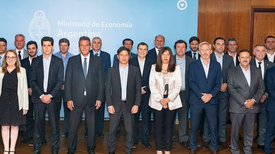 Sergio Massa recibió a los gobernadores para garantizar que las provincias tengan los fondos que permitan el pago de sueldos y aguinaldos de diciembre.