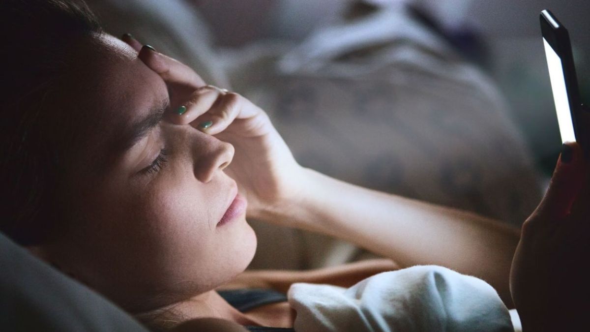 Dejarlo solo 2 horas antes de dormir: el hábito recomendado por expertos que mejora el sueño