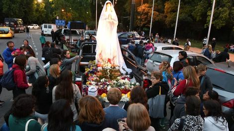La tradicional peregrinaron hacia El Challao desde los portones del Paruqe en el día de la Virgen de Lourdes se realizará a las 21.