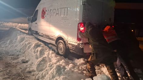 Tres argentinos rescatados por Carabineros tras ignorar el cierre por la nieve
