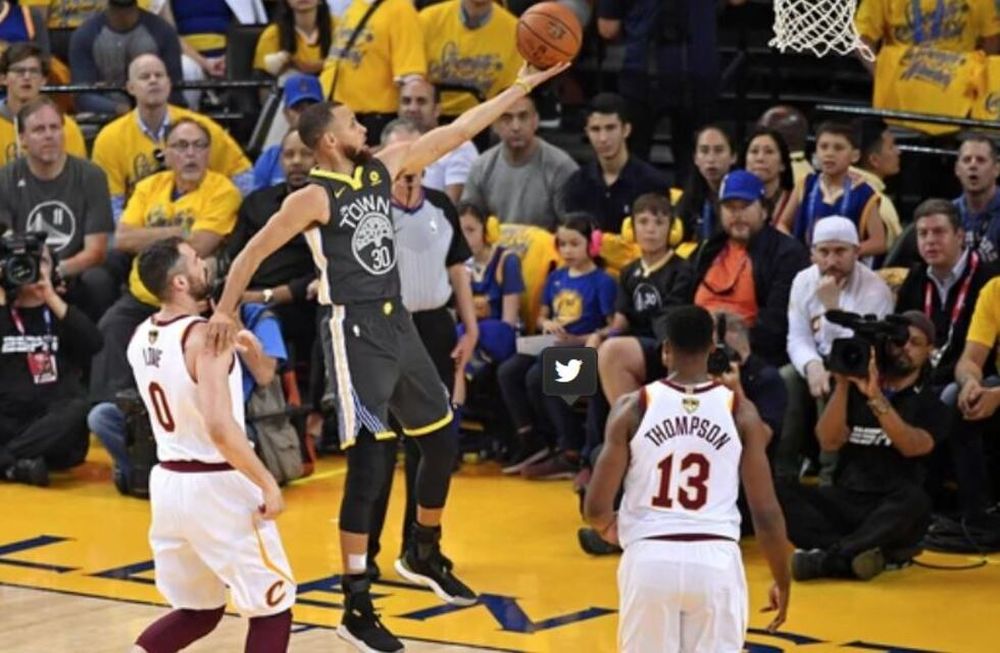 NBA: los Warriors ratificaron su poder de local al vencer a los Cavs en el segundo juego