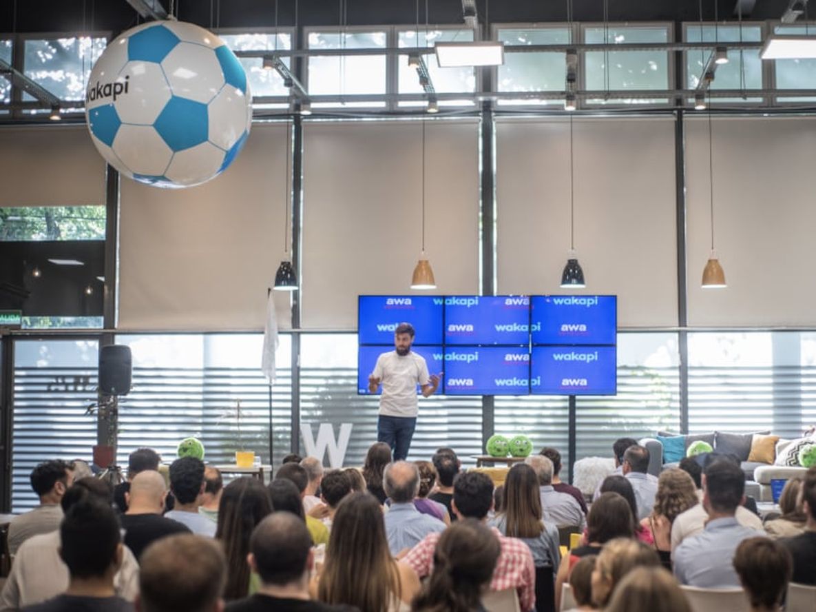 El evento busca fomentar el crecimiento y la interacción dentro de la comunidad tecnológica local, brindando un espacio para aprender y compartir ideas sobre las tecnologías emergentes.
