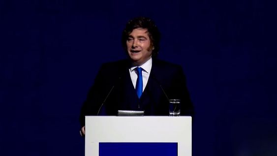 Javier Milei expuso en el AmCham Summit 2026.